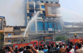 सेन्ट्रल प्लाजामा आगलागी, फसेका व्यक्तिहरूको उद्धार गर्न दमकल र हेलिकोप्टर परिचालन